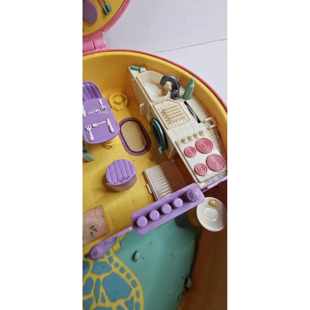 Vintage 1992 Bluebird Lucy Locket Heart House Playset Pink Dollhouse Compact